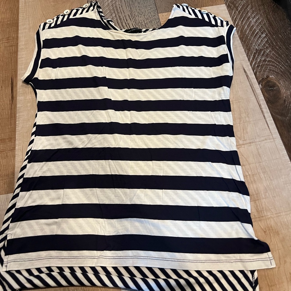 The Limited Women’s Shirt Size Medium